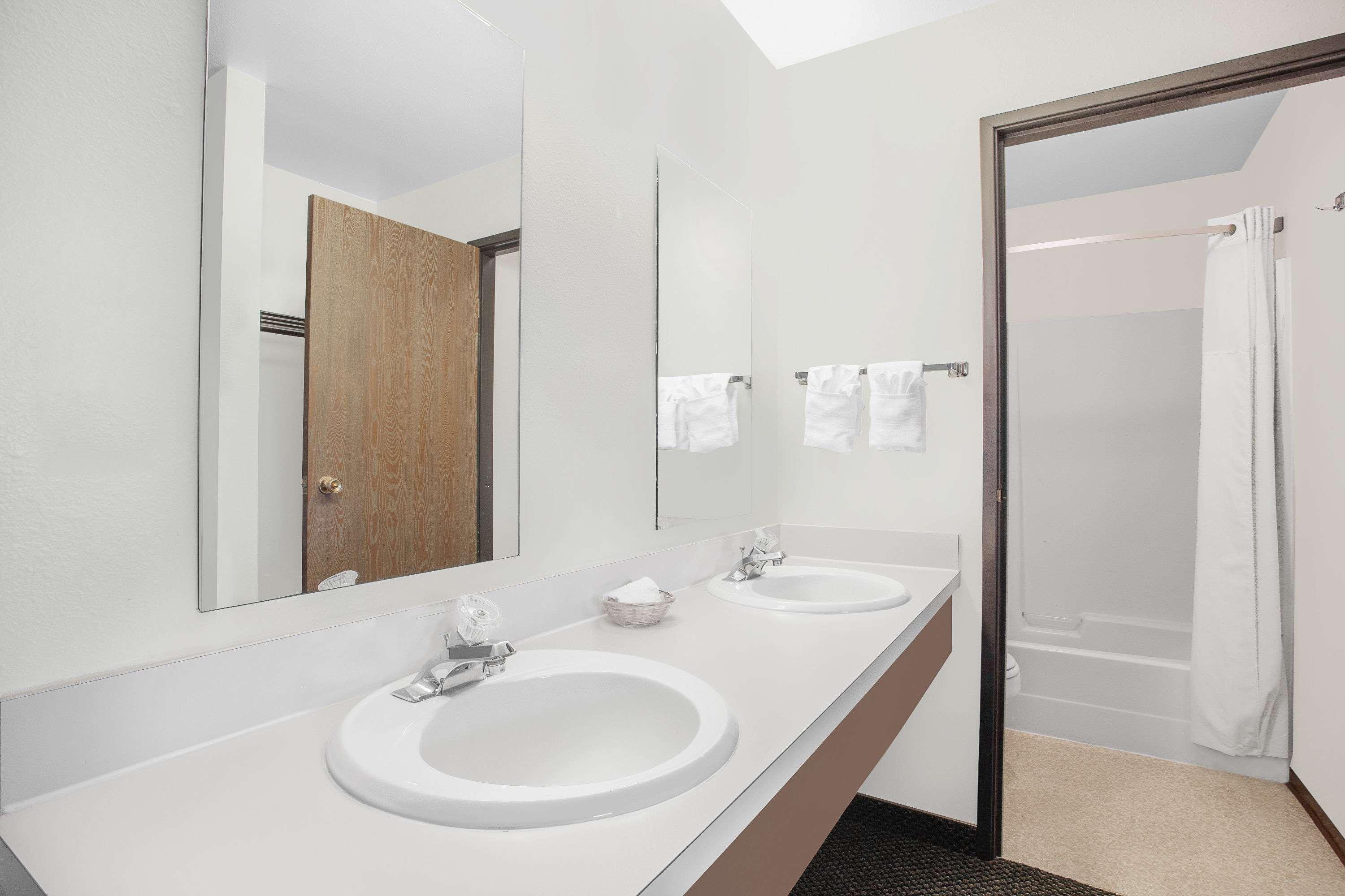 Fairbridge Inn & Suites Moscow - Pullman Exteriör bild