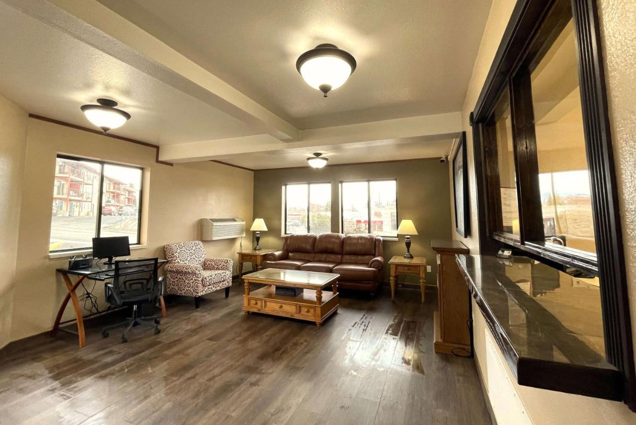 Fairbridge Inn & Suites Moscow - Pullman Exteriör bild