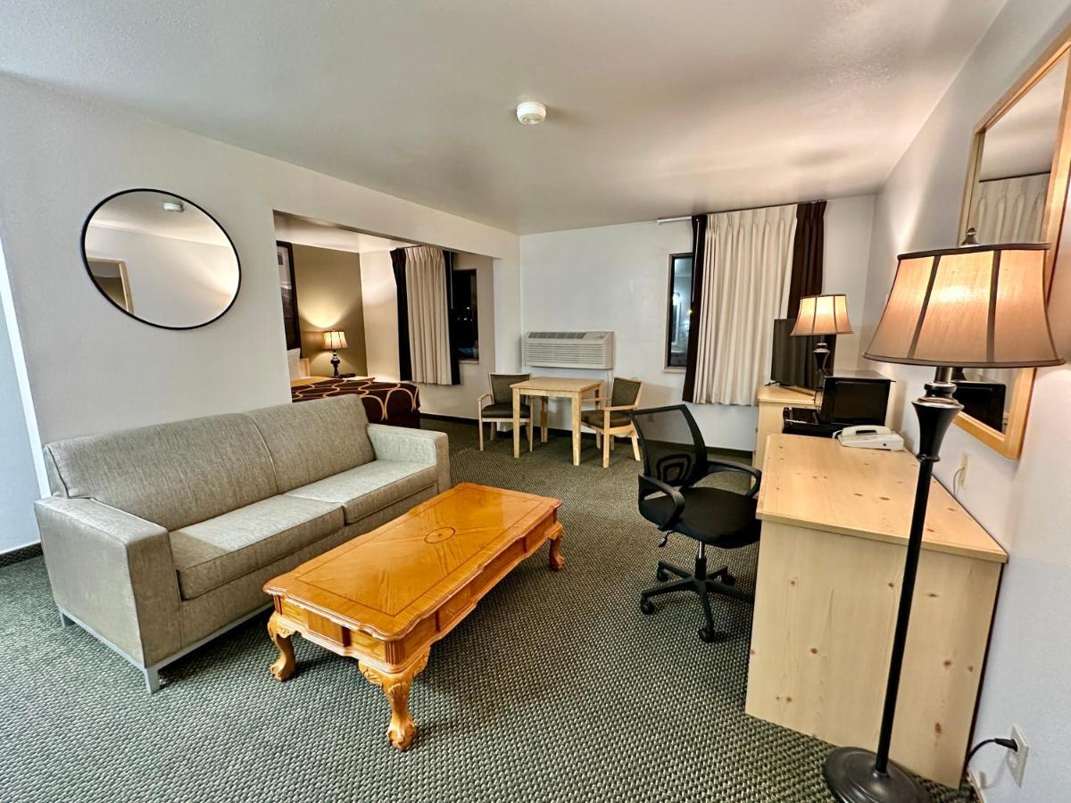 Fairbridge Inn & Suites Moscow - Pullman Exteriör bild